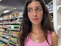 मैं उसे कुछ भी खरीद दूंगा अगर वो सुपरमार्केट में मेस्सी फेस के साथ शॉपिंग करे