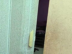 novinha sem vergonha deitou na cama e provocou o tio com creampie e cumshot