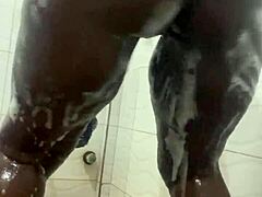 ऑइल्ड अप सारा जेसी अपनी वेट टैटूड पसी को डीप हार्डकोर स्टफिंग और कमशॉट के लिए स्प्रेड करती है