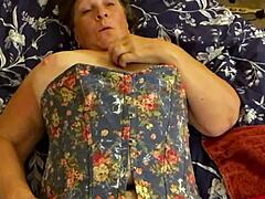 ग्रेनी कार्मेन बीबीडब्ल्यू कर्व्स से टेम्प्ट करती है, क्लोज-अप पीओवी क्रीमपाई मेच्योर मिल्फ रियलिटी ऑर्गेज्म में