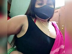 अरे, ये देसी इंडियन मॉम भाभी इतनी वाइल्ड क्यों हो रही है?