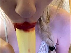 I can't resist Elza Kom's sexy dance in lingerie, her lips on me drive me wild