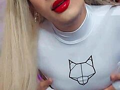 Hermosa transexual blanca nieves looks so stunning in that crossdressing outfit 😍