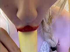 I can't resist Elza Kom's sexy dance in lingerie, her lips on me drive me wild