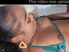 hey minha amiga trans fode minha buceta greluda tão gostoso na frente do meu namorado