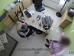 मर्वेलस टीन 18+ कपड़े उतारती है और इंटरव्यू में कैश के लिए छोटी 18+ टांगें फैलाती है