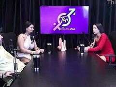 Slut tries double penetration briefly