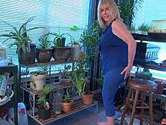 Whoa, this sexy mature blonde strips down to tease her pussy 😉 ready for some fun?