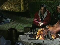 गिप्सी क्वीन एनल राइडिंग और काउगर्ल कम के लिए बेंड ओवर करती है सीन 4 में