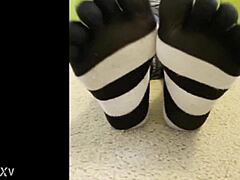 Worshipping Sexy Feet And Butts