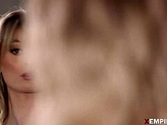 मैं इस हेडोनिस्टिक रिलेशनशिप को शाई ब्लॉन्ड एम्बर मूर के साथ पेटाइट 18+ डीपथ्रोट चोदाई से एक्सप्लोर करती हूं