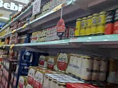 वाईफ पब्लिक कार में पैंटी के बिना जाती है आउटडोर एमेच्योर अस ककॉल्ड के लिए!