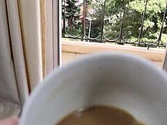 Novinha Otaku Fazendo Um Belo Boquete Babado Na Sacada Do Meu Apartamento.