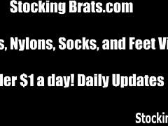 lickin her toes in stockins makes me so wet