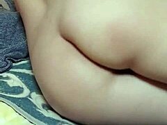 मैं बहुत एक्साइटेड महसूस करती थी जब मास्क्ड चाइनीज मिल्फ ने ब्रा में अकेली अपनी वेट चूत मस्तरबेट की।