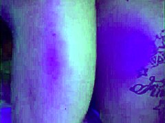 गहरी स्ट्रोक डॉगी स्टाइल से उसे इंटेंस प्लेजर महसूस होता है