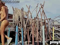 Do you see this sexy babe exposing her perfect ass and body