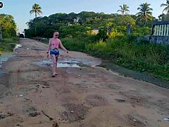 हेय, एक क्रिप से कैच हुई और सब कुछ बेयर दे दिया!