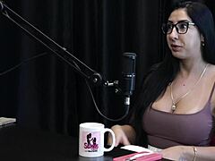 Hey, my live session leaked on Xvideos... I felt undervalued in marriage, gave tips for starters, but personal life stays repressed - Renatinha Melo.