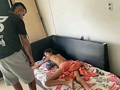 घर पर स्टेपब्रदर के साथ प्यार भरा अकेला समय