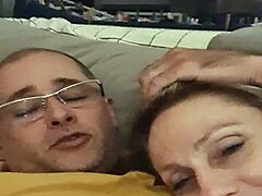 Aline gives handjob to Flavio before bed, leading to orgasm 😊