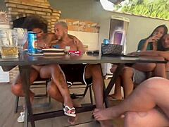 Vazou Na Net Jovens Influencers Em Troca De Casal Na Piscina Parte Um Caiu Na Net