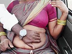 बड़ी बूब्स वाली घरेलू नौकरानी कार में गंदी बातें करते हुए चुदाई 😏