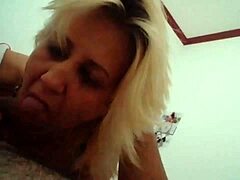 O urso me pegou pelos cabelos e me colocou pra chupar o pau logo cedo stella still