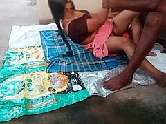 देसी आंटी यंग 18+ लड़के के साथ चुदाई