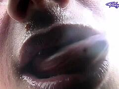 वह ग्रेट स्लट फेडेरिका टोमासी अपनी गैंड डबल पेनेट्रेशन के लिए खोलती है