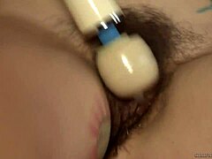 गर्लफ्रेंड्स रियल लेस्बियन ऑर्गेज्म्स एक्सप्लोर करती हैं