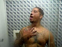 Bodybuilder Invites Young 18+ Brazilian For Bath, Licks And Fucks Her Pussy