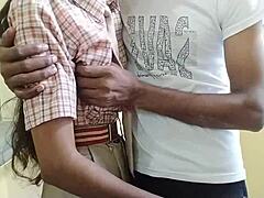 स्टूडेंट गर्लफ्रेंड को चोदता है