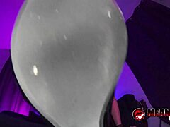 Dominatrix Toe Sucking