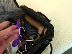 बेड पर शेयर क्रीमपाई