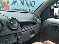 Boquete delicioso no carro