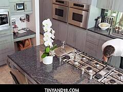 एशियन मोटा लंड चूसती है