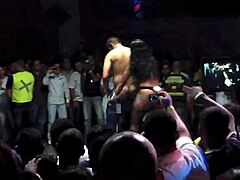 Sexy Chica Strips 🔥