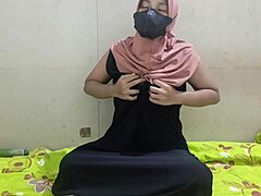 Gadis Hijab Masturbasi
