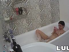 बाथरूम रियलिटी स्ट्रिप शो