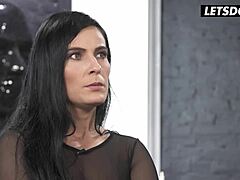 लेक्सी की टाइट गांड स्ट्रेच